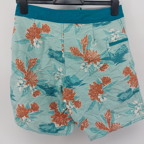 Patagonia Scalloped Hem Wavefarer Swim Short Size 28 - Picture 6 of 11